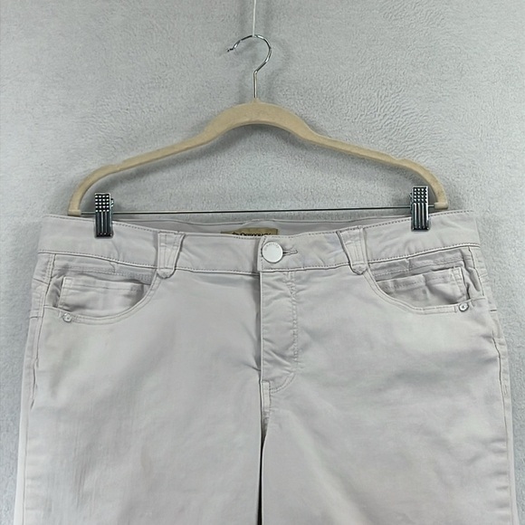 Democracy “Ab”Solution Bermuda Shorts Size 16 Cream Cotton Blend w/Spandex EUC - Picture 2 of 8